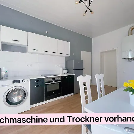 Ein Schlafenzimmer Wohnzimmer Schlafensofa Maximum 3personen Rheinhausen Center 24h Checkin *