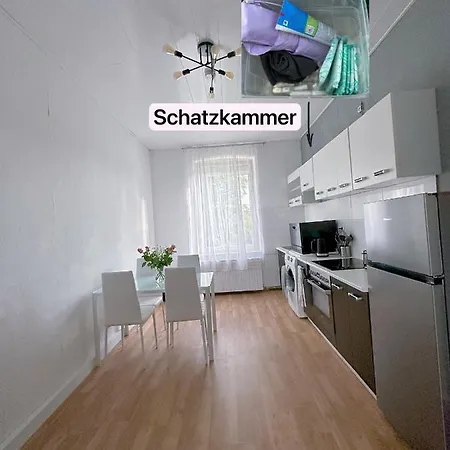 Ein Schlafenzimmer Wohnzimmer Schlafensofa Maximum 3personen Rheinhausen Center 24h Checkin